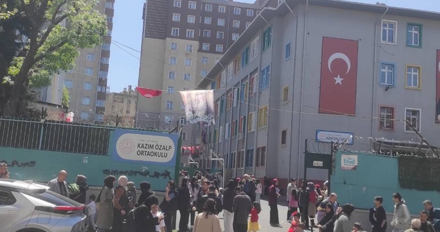 İstanbul'da deprem nedeniyle okullar 2 gün tatil edildi