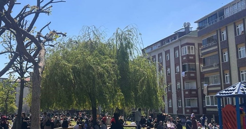 İstanbul peş peşe meydana gelen depremlerle sallanıyor