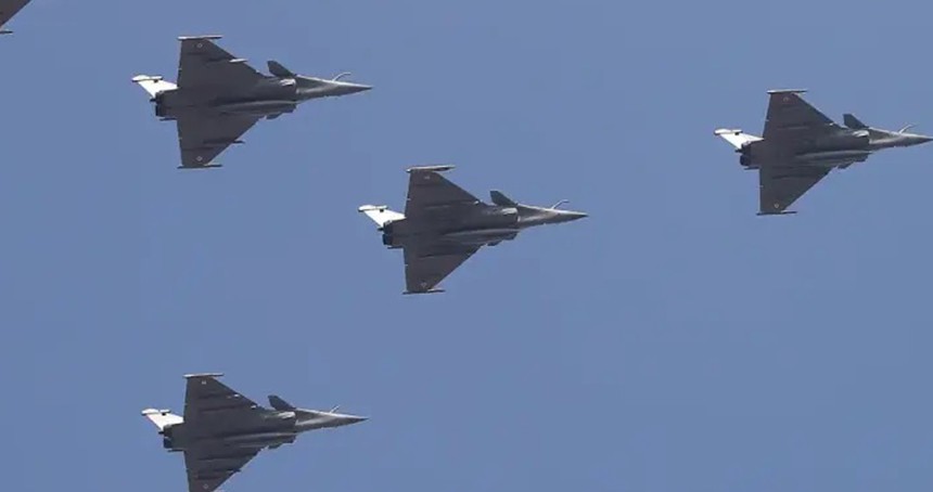 Hindistan ile Fransa arasında savaş uçağı anlaşması