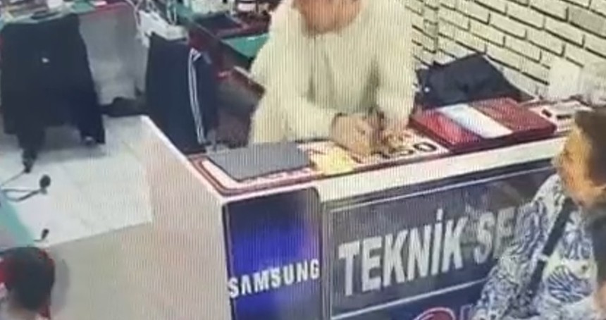 Telefon tamirhanesinde bataryanın patlama anı kameralara yansıdı