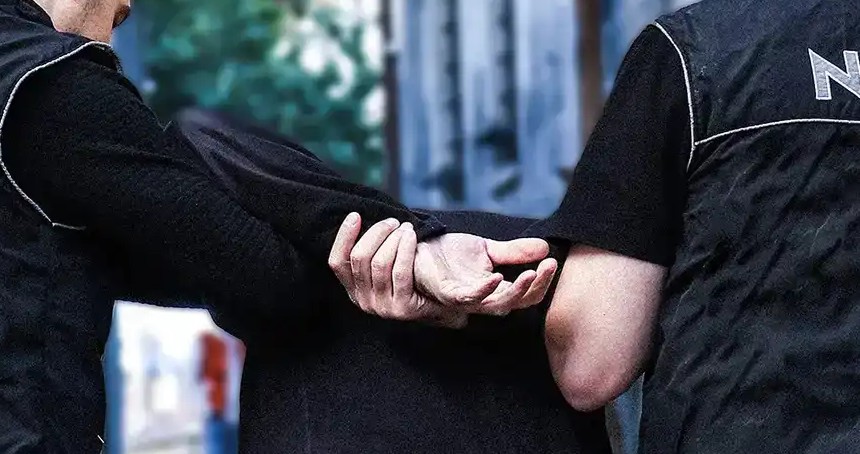 İzmir merkezli FETÖ operasyonunda 31 kişi gözaltına alındı