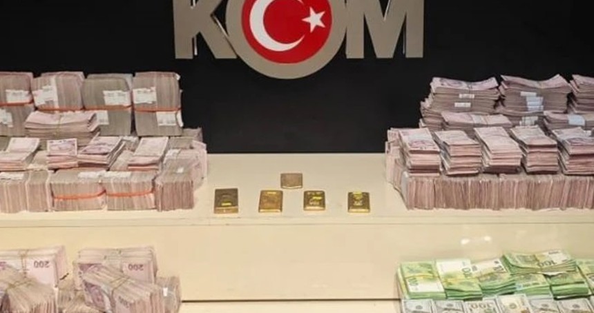Van Havalimanı'nda 66 kilo gümrük kaçağı altın ile döviz ele geçirildi