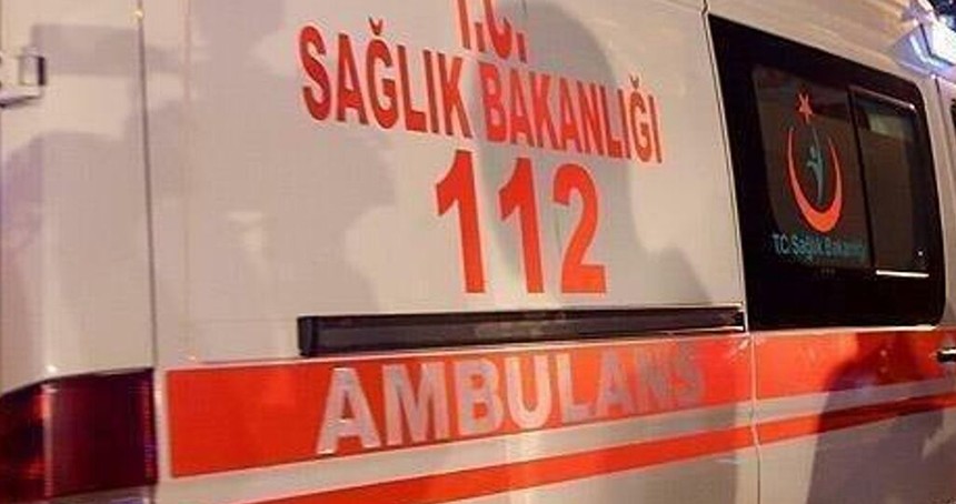 İki otomobil kafa kafaya çarpıştı: 1 ölü, 4 yaralı