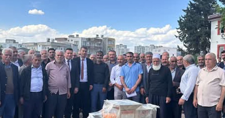 Kahta’da 99 çiftçiye üzüm sıkma makinesi dağıtıldı