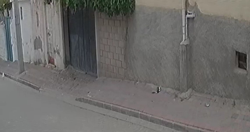 Diyarbakır'da çatının uçma anı kameraya yansıdı