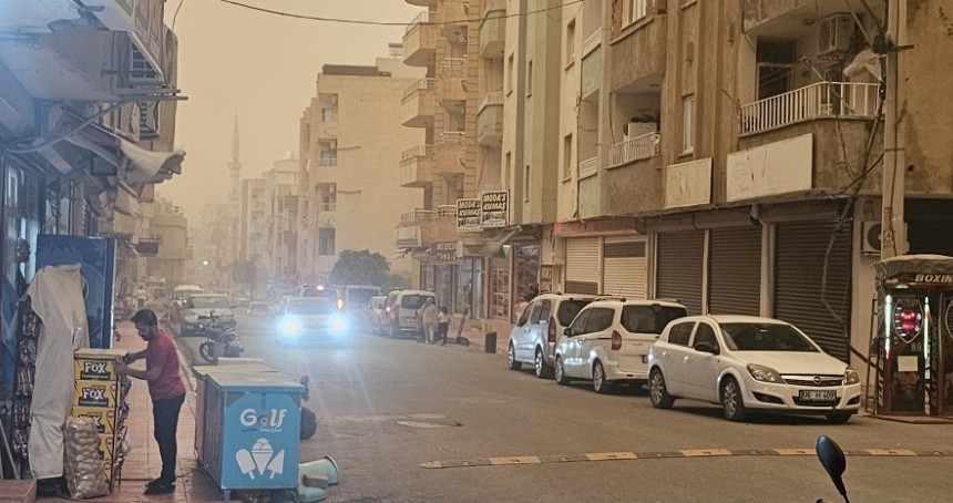 Mardin’de fırtına etkisini sürdürüyor: Ağaçlar devrildi, camlar kırıldı