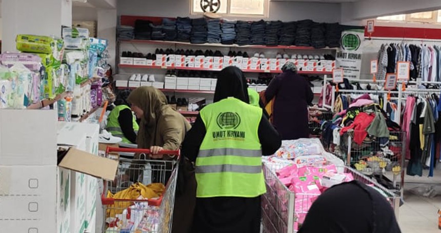 Şanlıurfa’da ihtiyaç sahibi yüzlerce aileye gıda ve hijyen yardımı