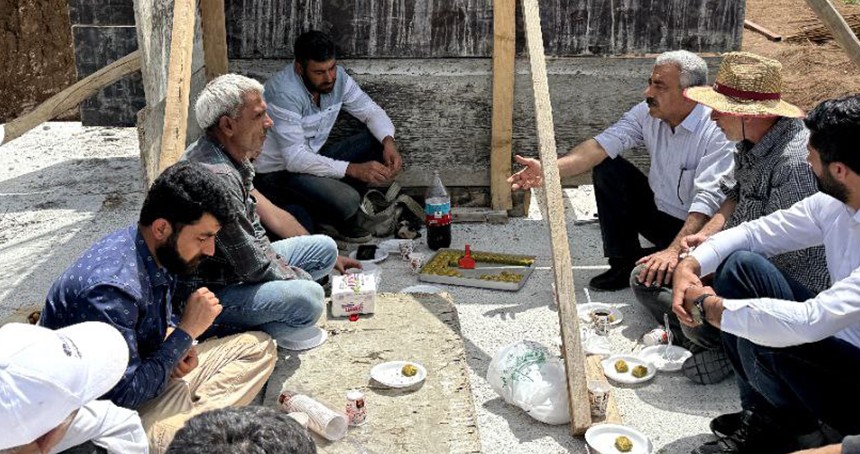 HÜDA PAR'dan inşaat işçilerine ziyaret: Emekçiler vergi yükünden kurtarılmalı