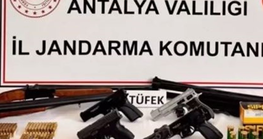 Antalya'da ruhsatsız silah operasyonunda 6 şüpheli gözaltına alındı