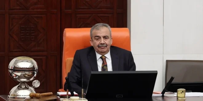 Sırrı Süreyya Önder evli mi? Mezhebi nedir? Kaç çocuğu var? Kökeni nedir?