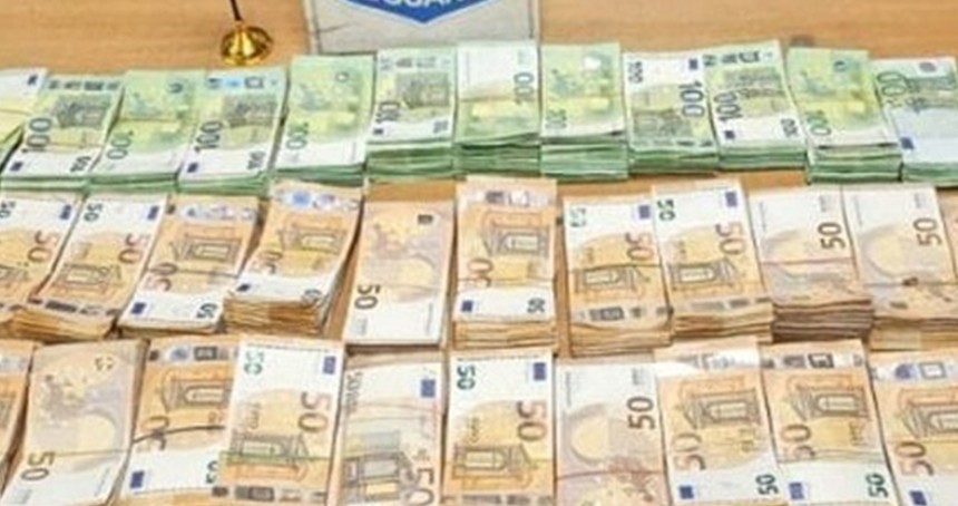Tırın gizli bölmesine saklanan 351 bin euro ele geçirildi