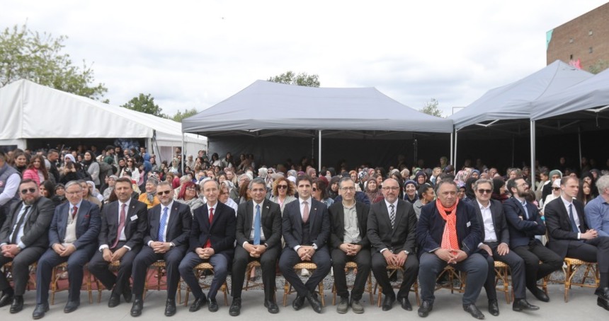 Fransa'nın Roubaix kentinde Eyüp Sultan Camii dualarla açıldı
