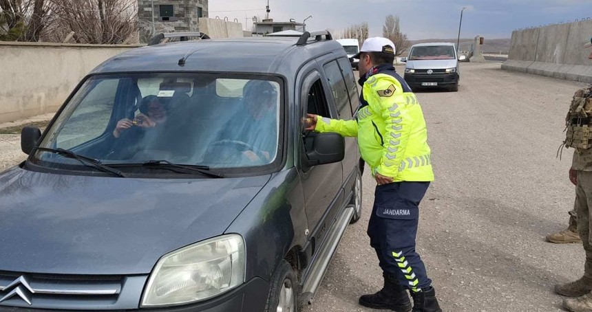 Ağrı'da gerçekleştirilen trafik denetimde 7 kişi gözaltına alındı