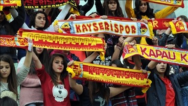 Anneler Günü'ne büyük jest : Anneler Günü'nde 1038 kadın Süper Lig maçını ücretsiz izleyebilecek