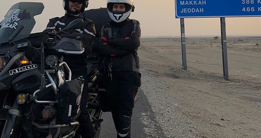 Bir mehir, bir yolculuk: Motorla umreye giden çiftin hikâyesi
