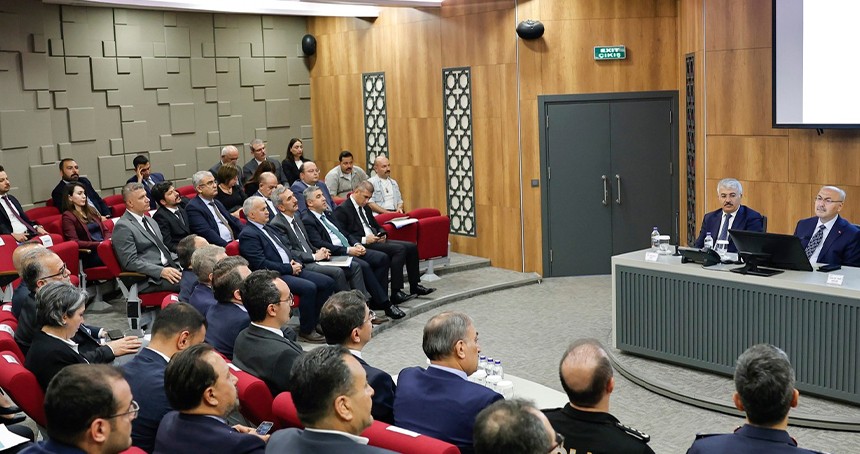 Adana Valisi Köşger: Gençleri korumak hepimizin görevi
