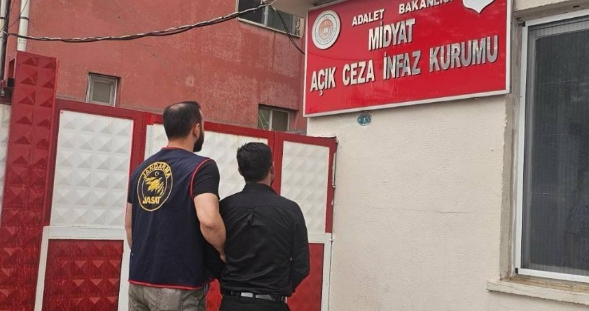 Cezaevi firarisi düğün salonunda saz çalarken yakalandı