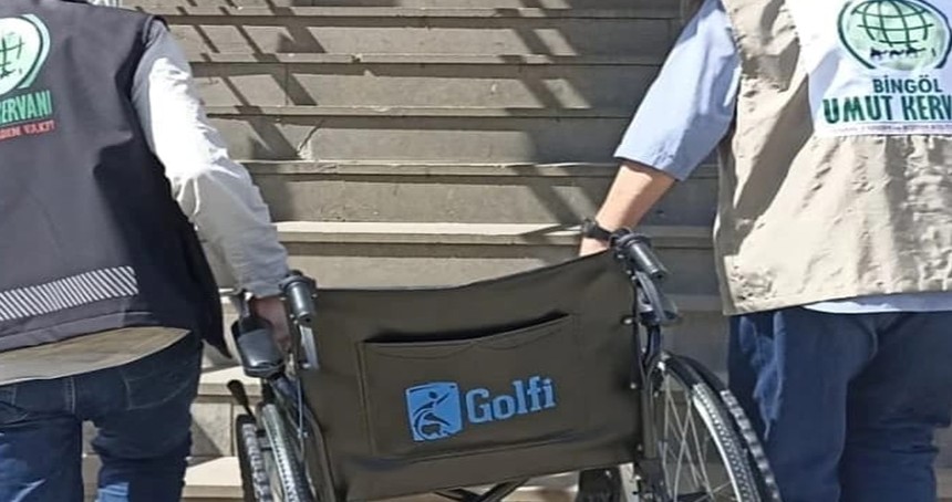 Bingöl Umut Kervanı Derneği’nden engelli bireylere tekerlekli sandalye desteği