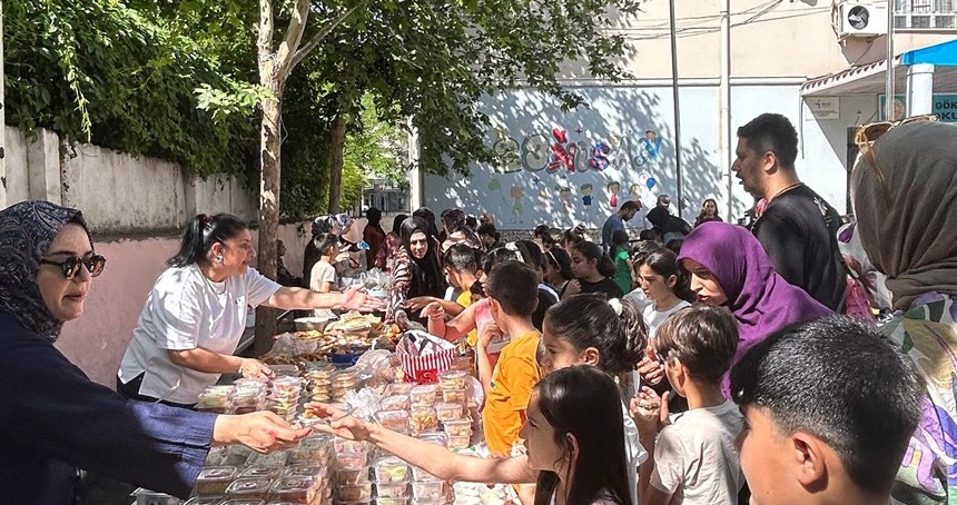 Gazze için okullarda yardım seferberliği devam ediyor
