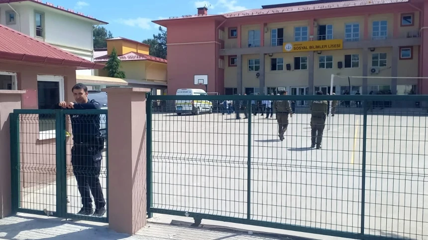 Lisede görevli hizmetli dehşet saçtı: 2 ölü