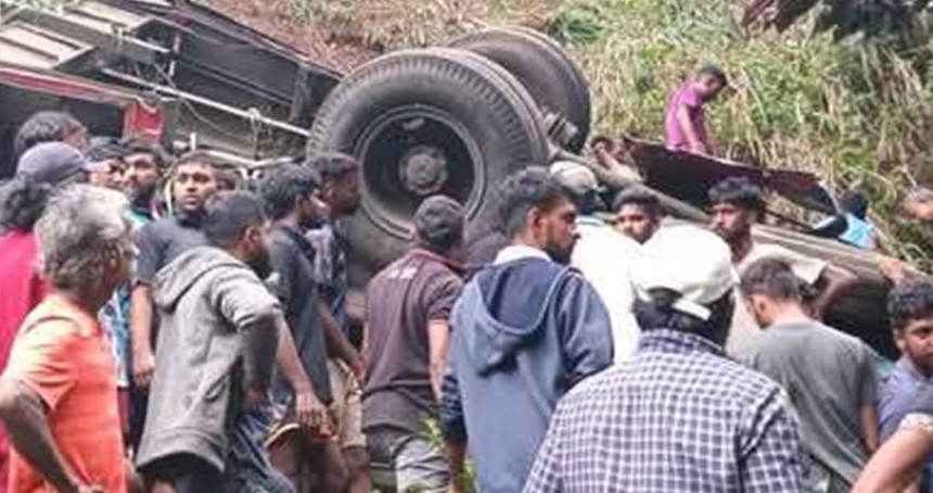 Sri Lanka'da yolcu otobüsü uçurumdan yuvarlandı: 21 ölü 14 yaralı