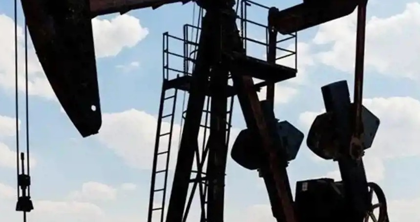 Brent petrol 65 dolarda: Piyasalarda arz baskısı sürüyor