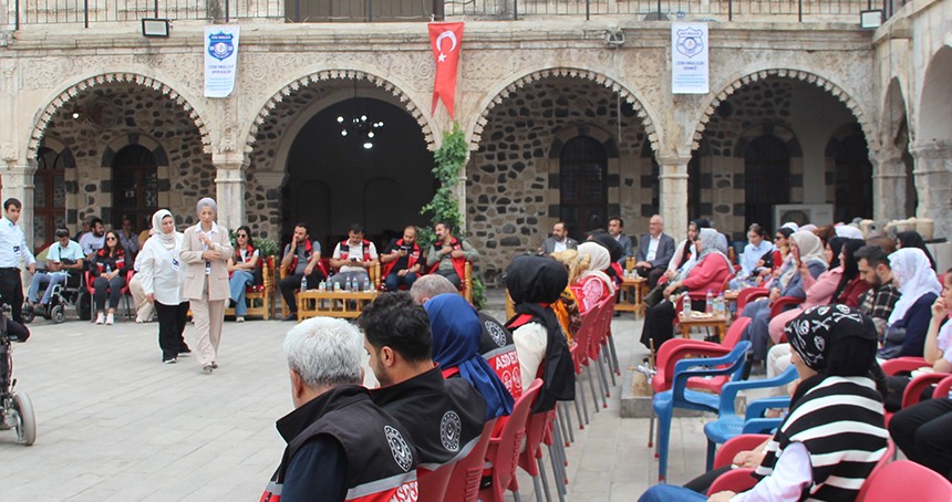 Cizre’de engelli anneler için etkinlik düzenlendi