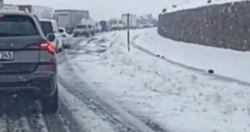 Bingöl-Erzurum yolunda mayıs ayında kar yağışı
