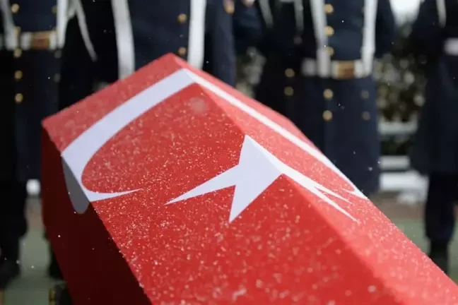 Pençe-Kilit bölgesine yıldırım düşmesi sonucu 1 asker şehit oldu