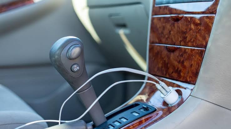 Arabada telefonunuzu şarj ederken iki kez düşünün