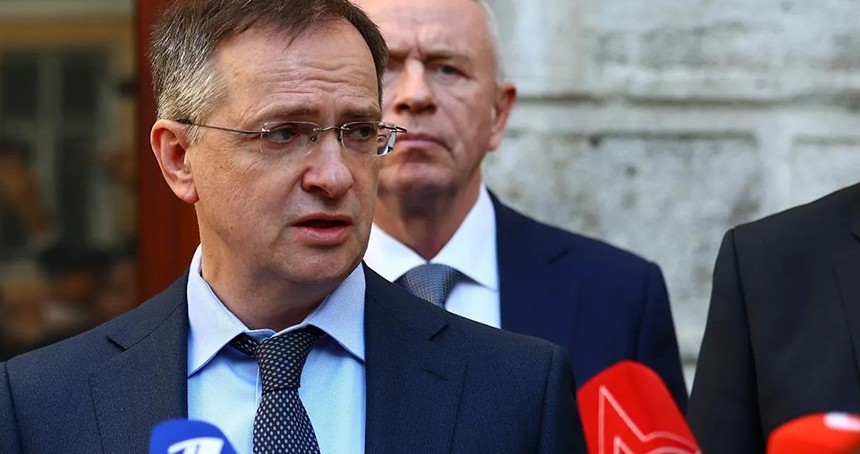 Rus heyet başkanı Medinskiy: Olası çözüm yollarını ve ortak noktaları bulma niyetindeyiz