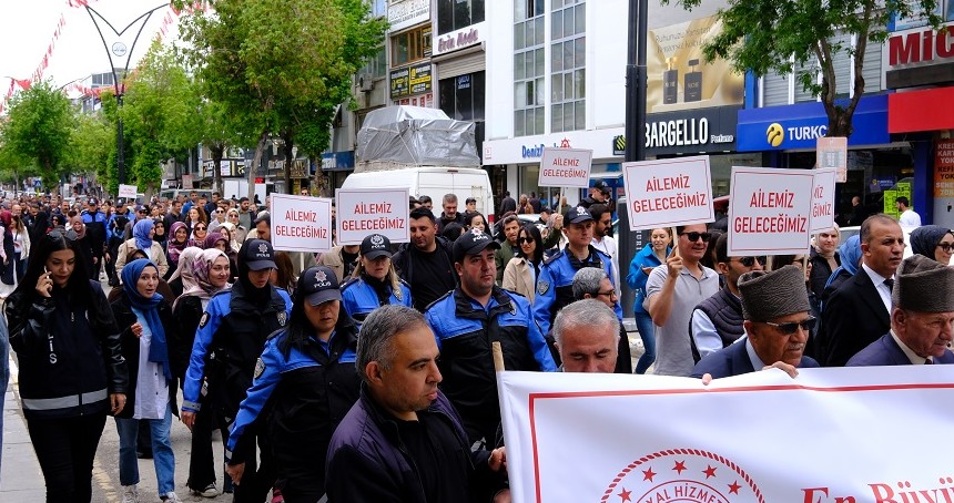 Van'da "Aile Haftası" kapsamında farkındalık yürüyüşü düzenlendi