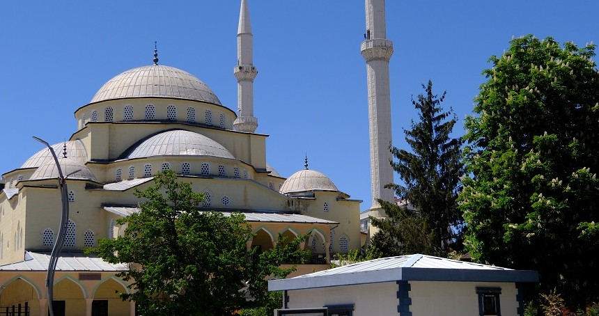 Hz. Ömer Camii'nde son cuma namazı kılındı
