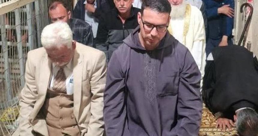 Siyonist rejim Mescid-i İbrahim’de sabah namazını engelledi
