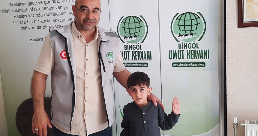 Minikler paralarını Gazze için bağışladı