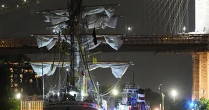 Brooklyn Köprüsü'ne gemi çarptı: 2 ölü, 17 yaralı