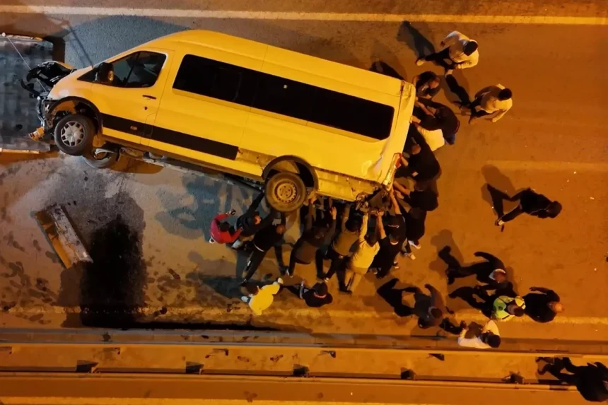 Alkollü genç şehri karıştırdı, patronunu gasp edip araçları parçaladı