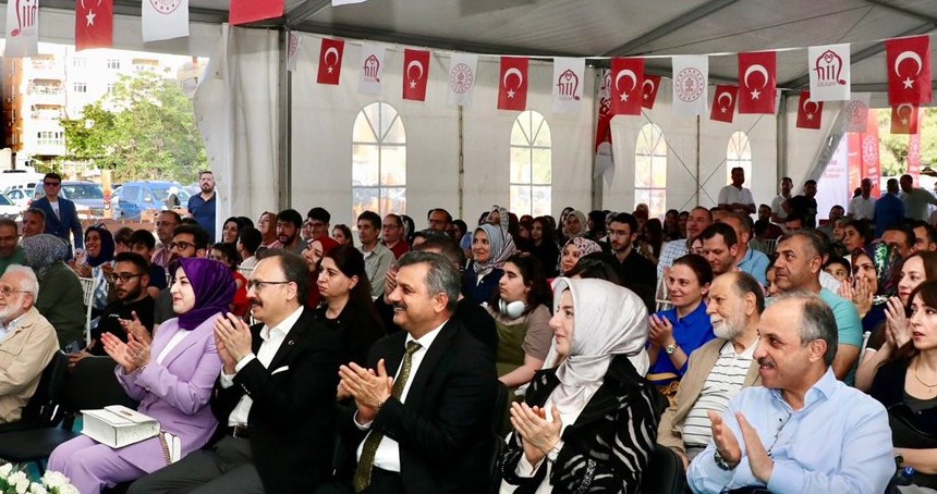 Siirt’te 11. geleneksel kitap fuarı yoğun ilgiyle sona erdi