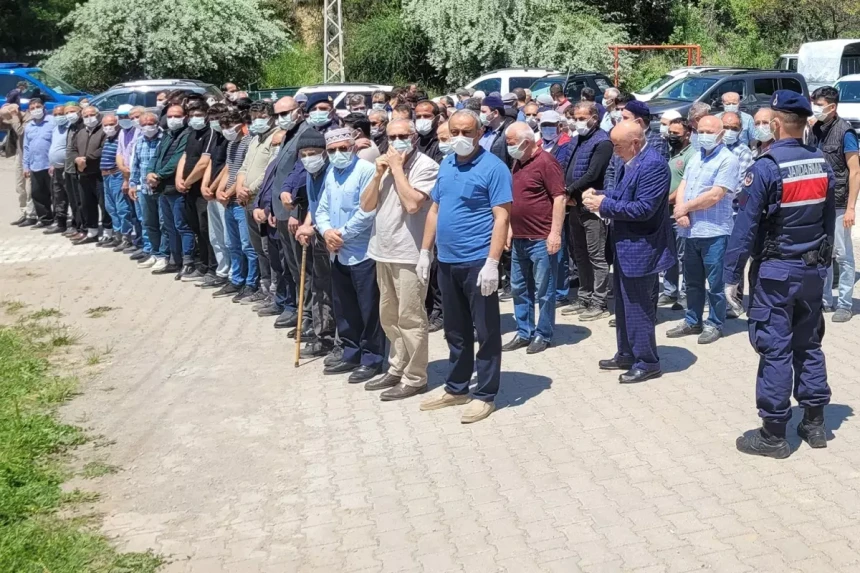 1,5 yaşındaki Metehan bebek öldü! İlde alarm verildi! Cenazede herkes maske taktı