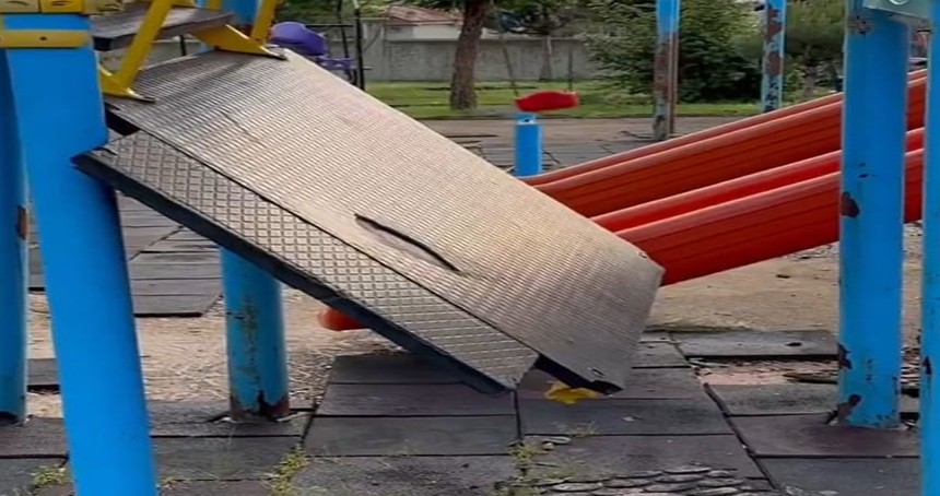 Bingöl'ün Genç ilçesindeki park bakımsızlıktan tehlike saçıyor