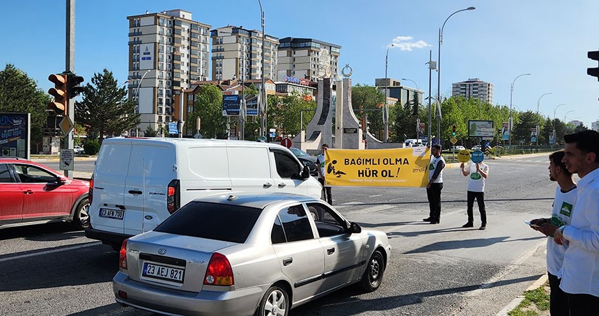 Elazığlı gençlerden "Bağımlılığa Dur" etkinliği