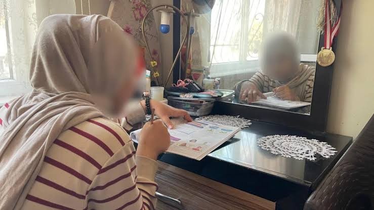 Ortaokulda skandal olay! Öğretmen, başörtülü öğrencisine hakaret etti