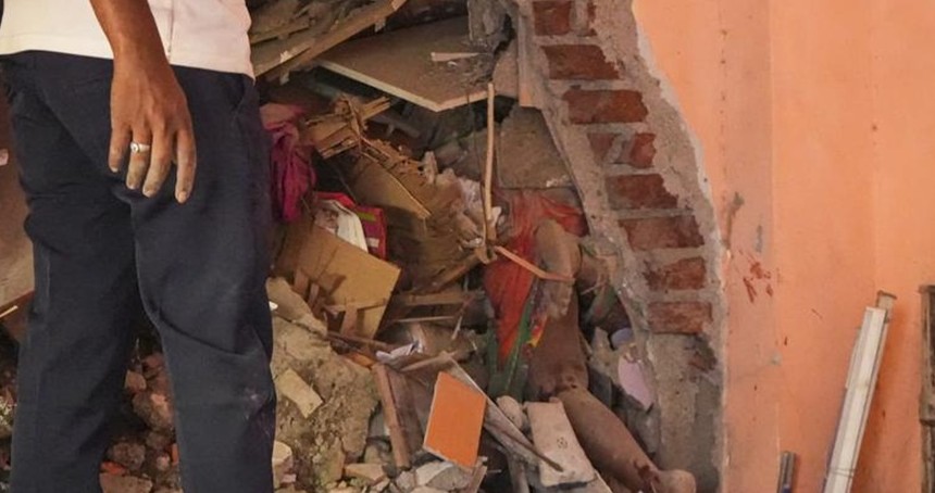 Hindistan'da bina çöktü: 6 ölü
