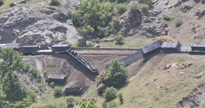 Elazığ-Diyarbakır tren seferinde vagonlar raydan çıktı
