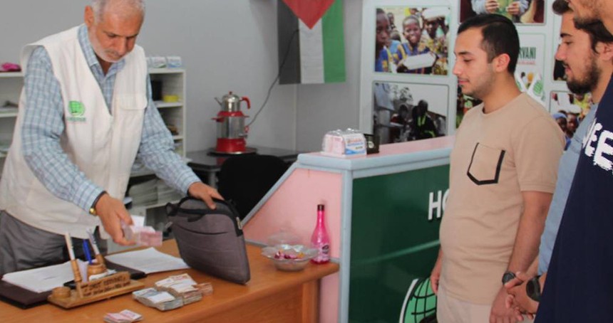 Gazze için düzenlenen kermesin gelirleri Umut Kervanı yetkililerine teslim edildi