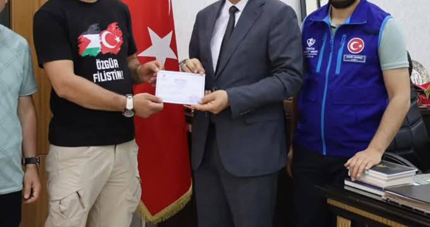 Ortaokul öğrencileri Gazze için hayır çarşısı açtı