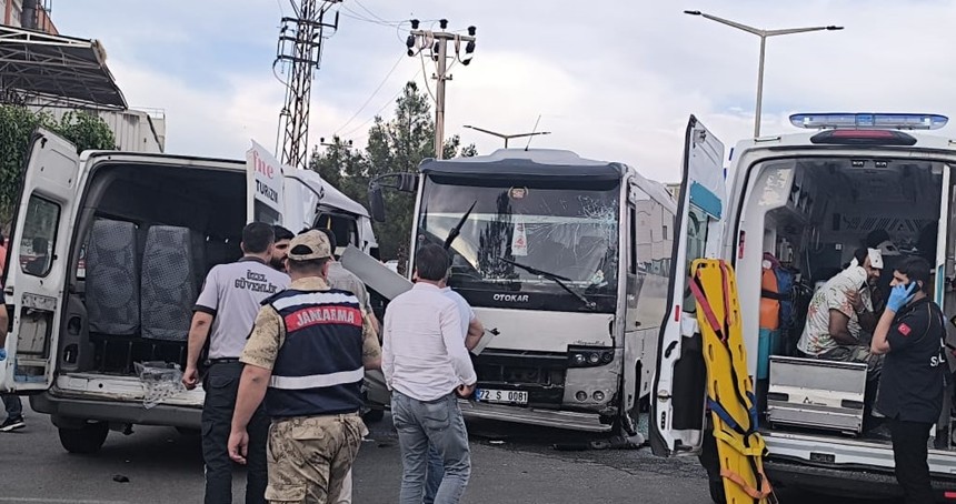 Tekstil işçilerini taşıyan minibüs ile bir otobüsün çarpışması sonucu 7 kişi yaralandı