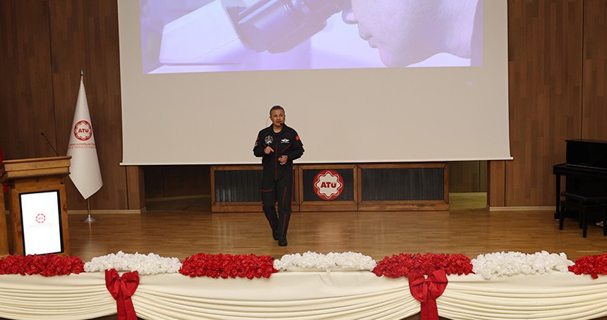 Türkiye'nin ilk Astronotu Alper Gezeravcı ATÜ'de öğrencilerle buluştu