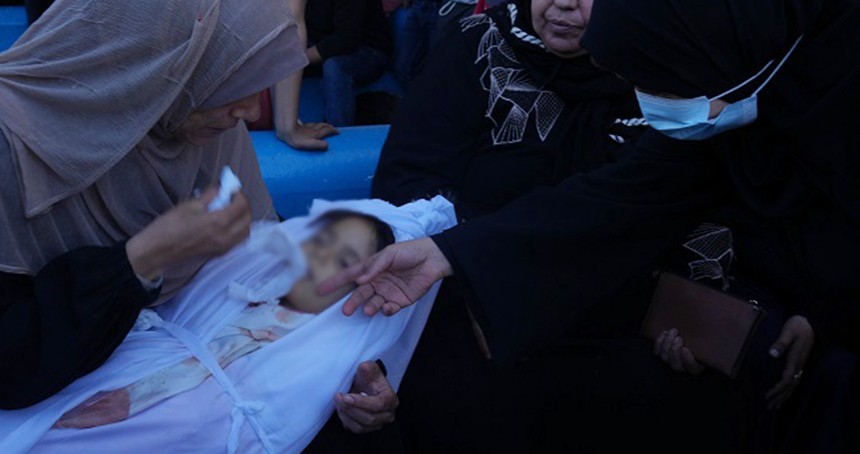 Siyonist rejim çadırları bile bombalıyor: Deyr el-Belah'ta sığınmacı aile katledildi