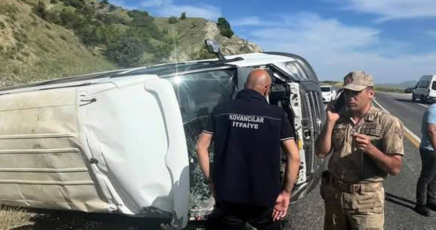 Elazığ'da minibüs devrildi: 3’ü ağır 7 yaralı